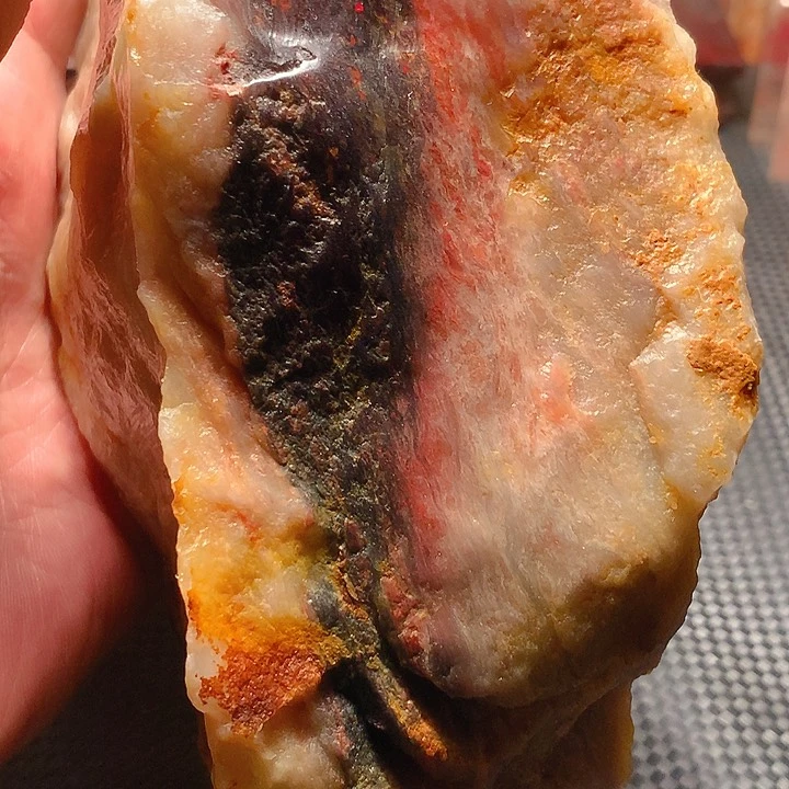 昌化鸡血石長****颖昌化鸡血石1370克