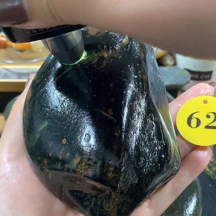 未镶嵌和田玉（糖玉）挂件