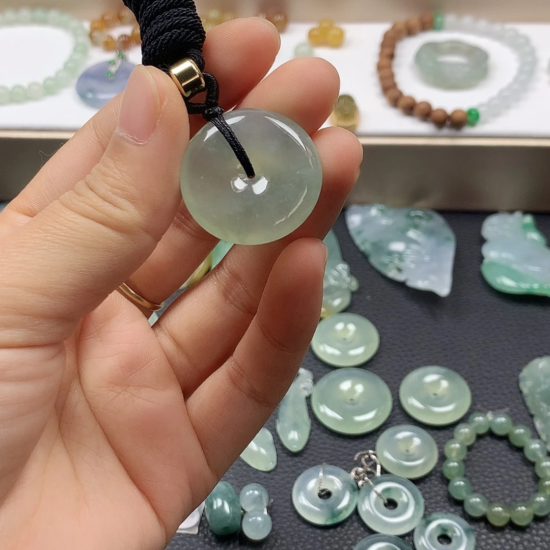 翡翠未镶嵌颈饰平安扣