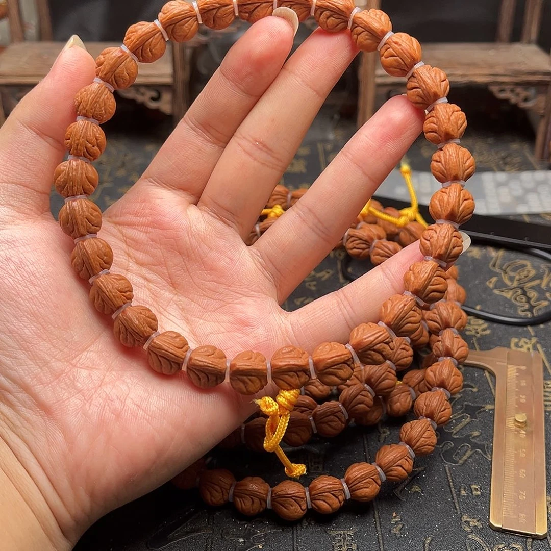 吊坠桃核玉龙手持