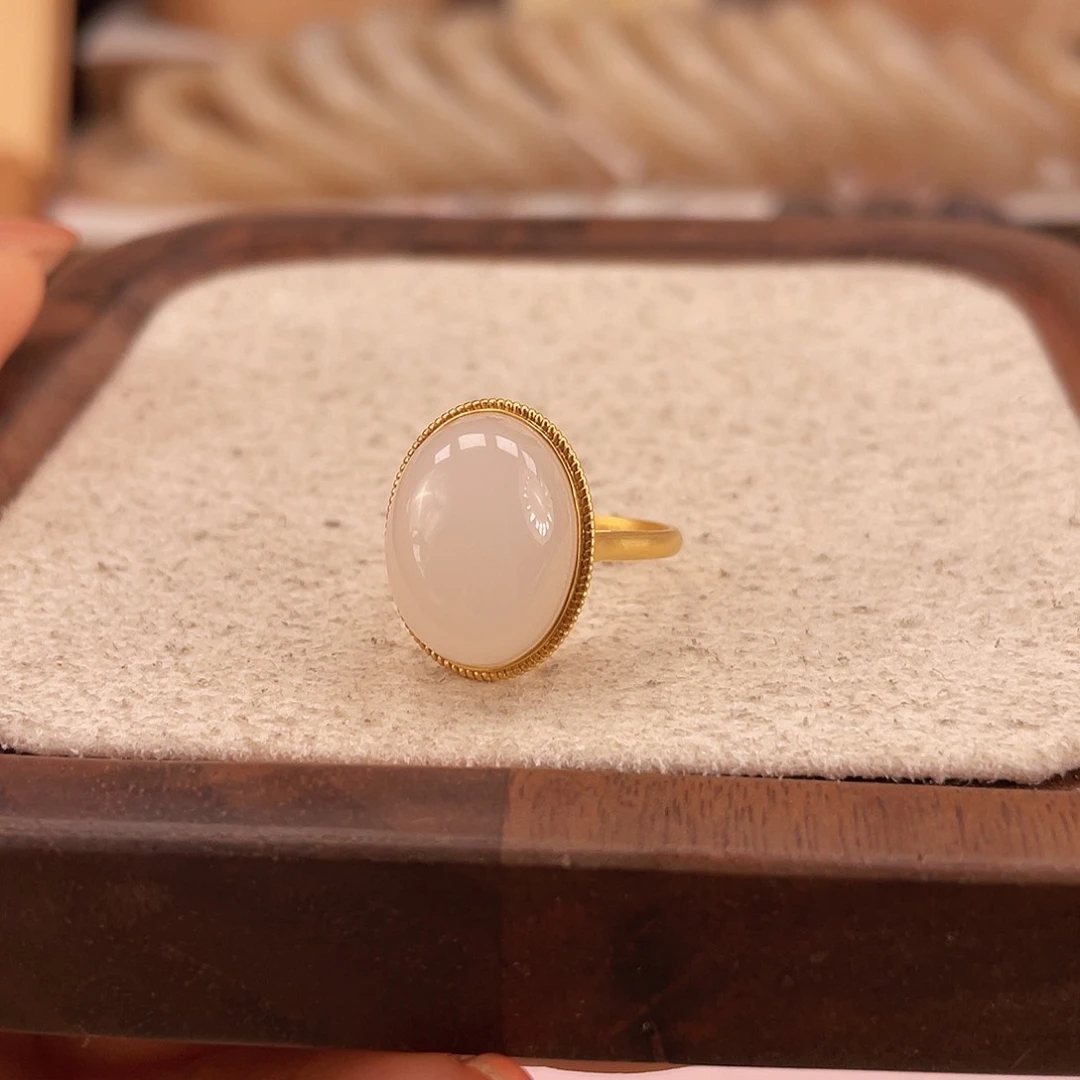 和田玉戒指18K金镶嵌