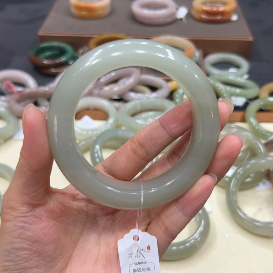 石英质玉手镯未镶嵌翟*圆