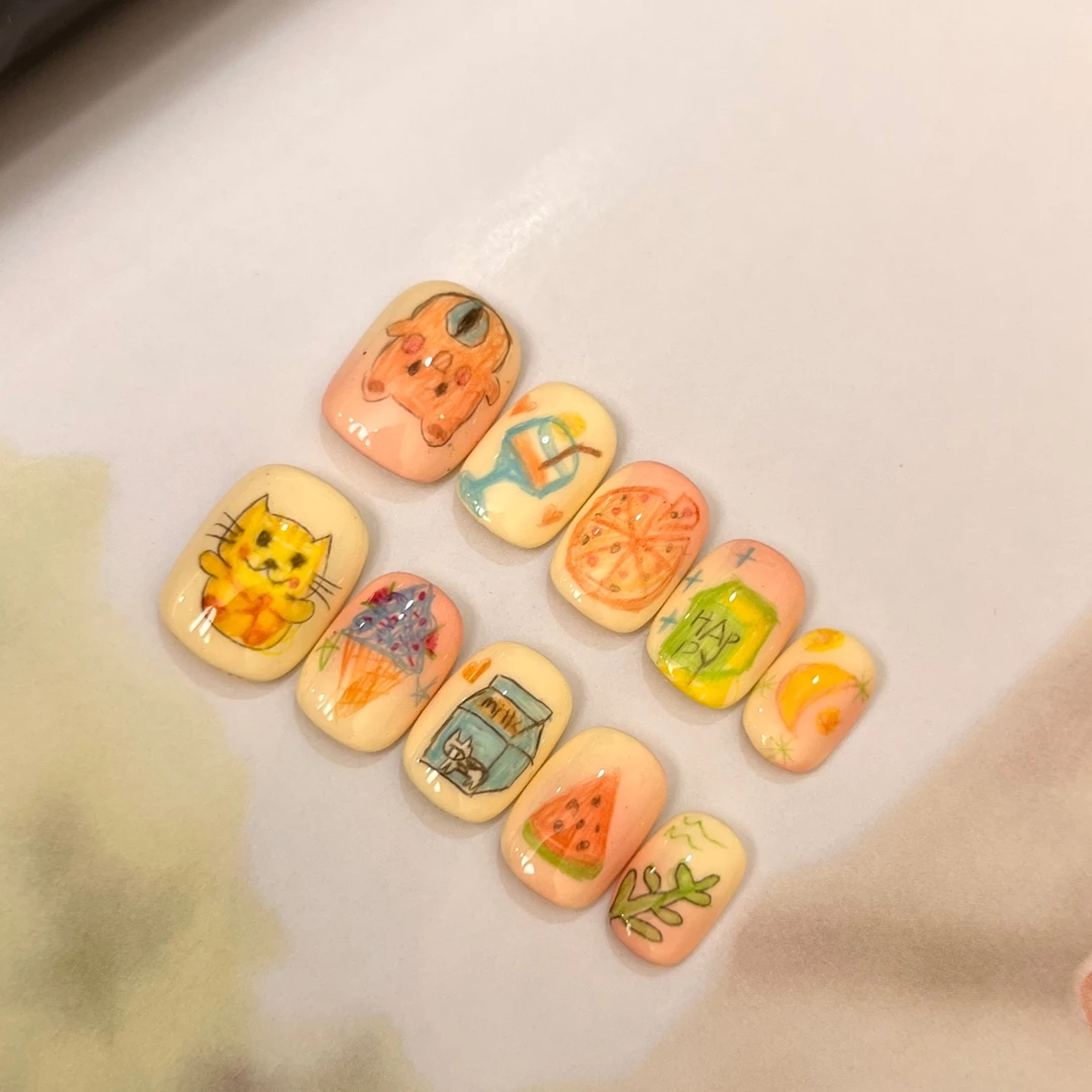 可爱卡通手绘短款穿戴甲日常显白小众美甲贴片