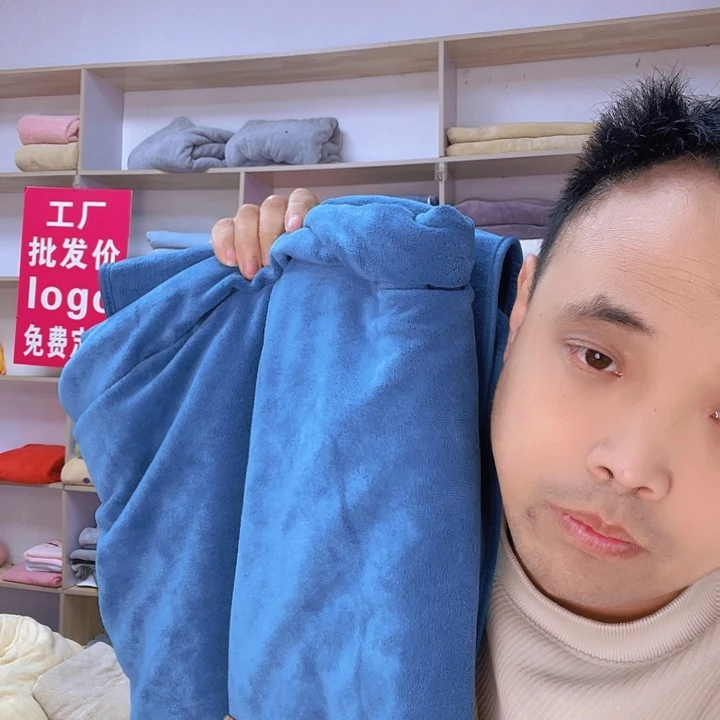 孔雀蓝毛巾100条。