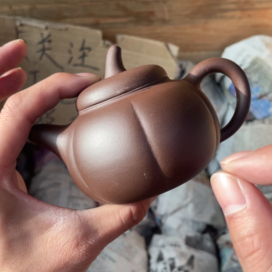 紫砂茶壶老厂紫砂壶一件。