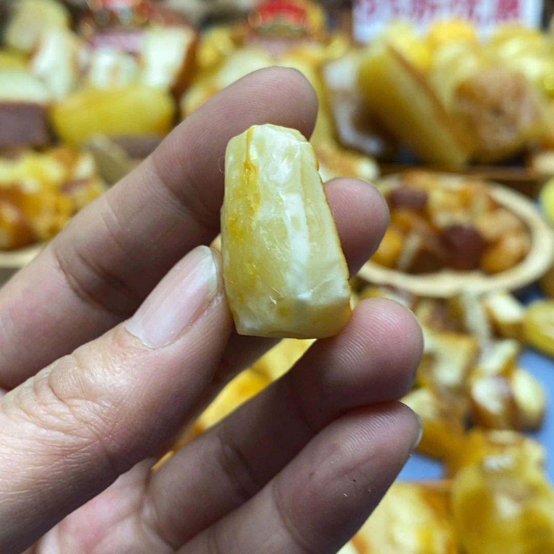 定制琥珀未镶嵌m**o传世琥珀蜜蜡定制