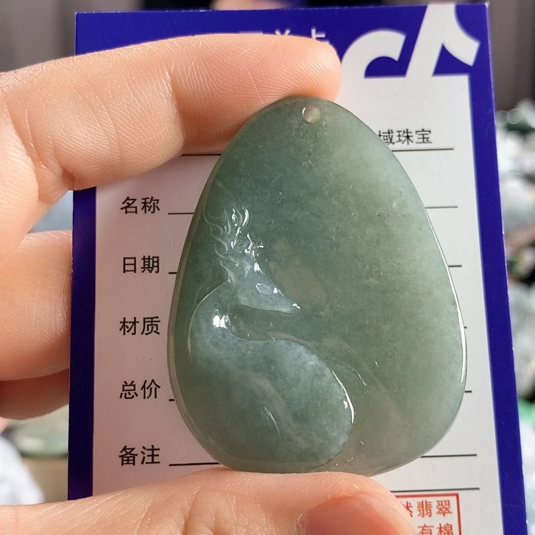 翡翠未镶嵌颈饰鹿牌
