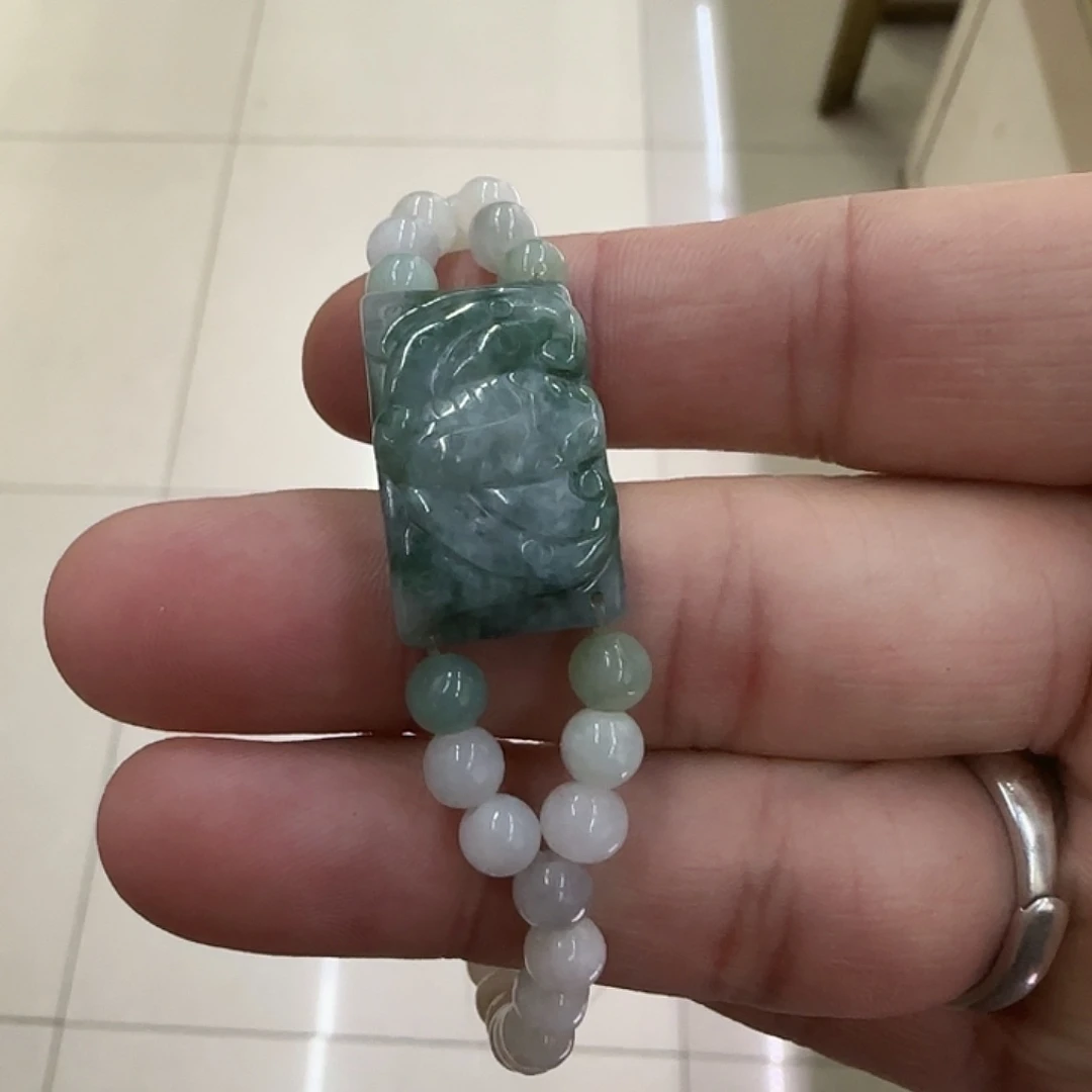 翡翠未镶嵌颈饰福在眼前