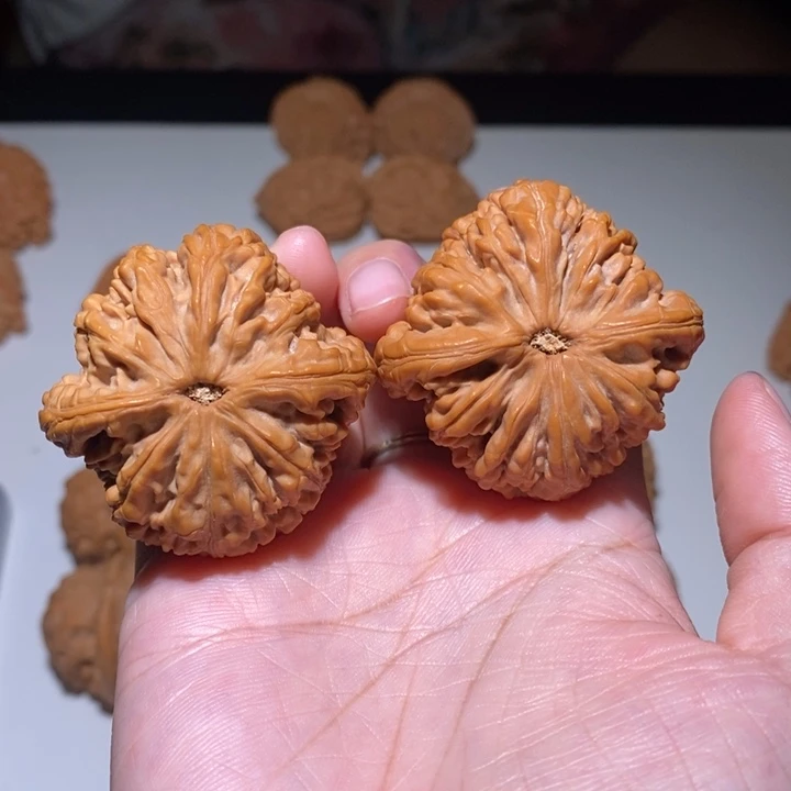 ****。吊坠文玩核桃虎头王