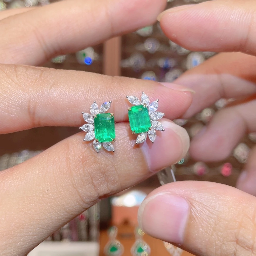 18K金镶嵌耳饰祖母绿2ct 潘杰希尔