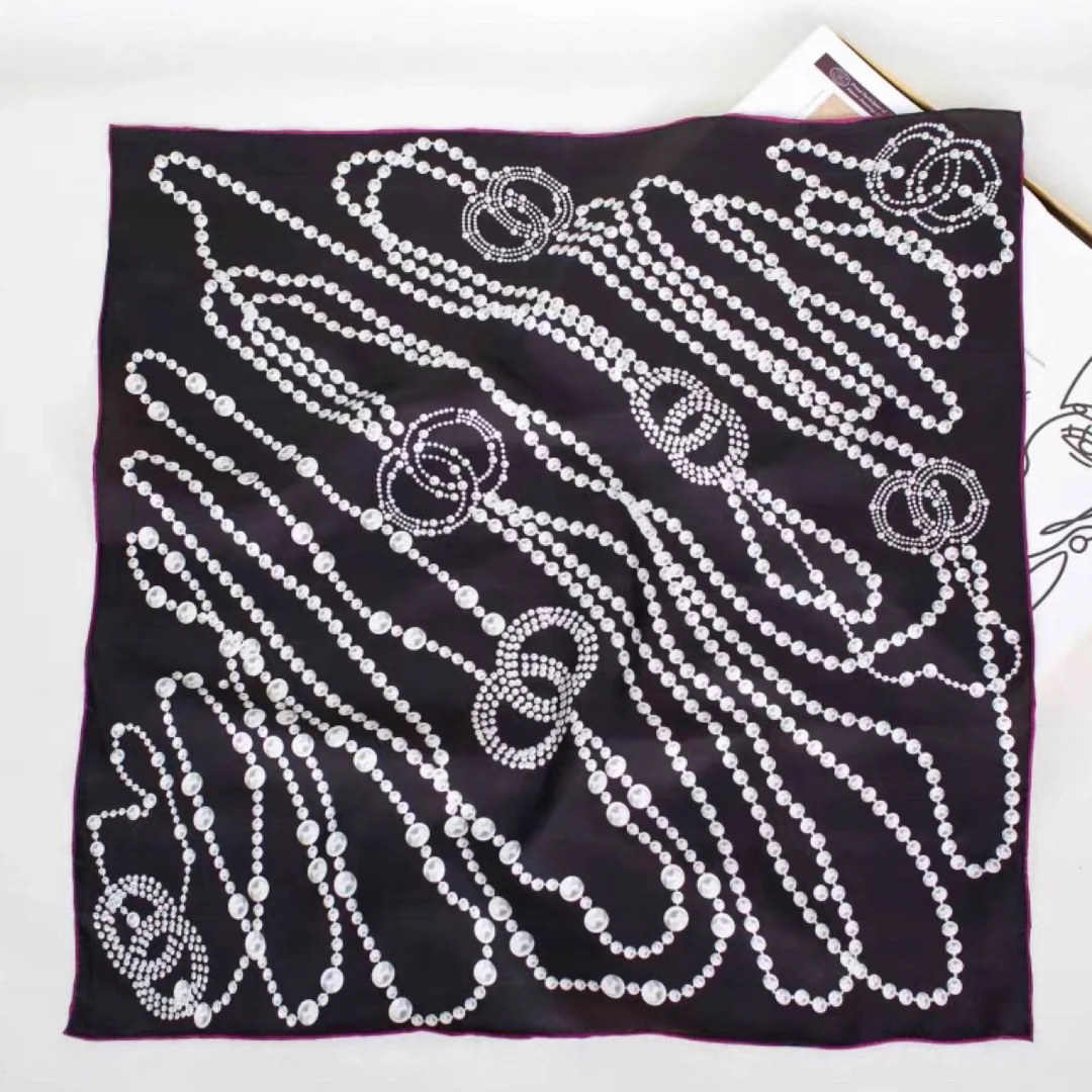 【蒂芙尼的早餐】16姆米桑蚕丝双面异色 斜纹绸方巾65cm手工卷边