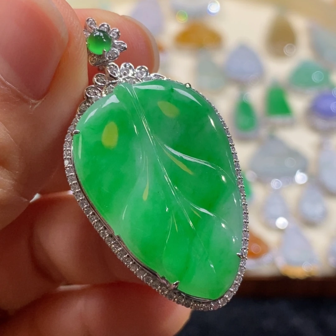 翡翠18K金镶嵌颈饰