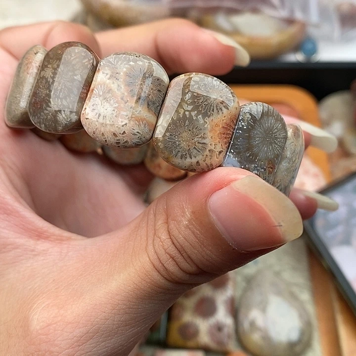 君***1石英质玉未镶嵌颈饰