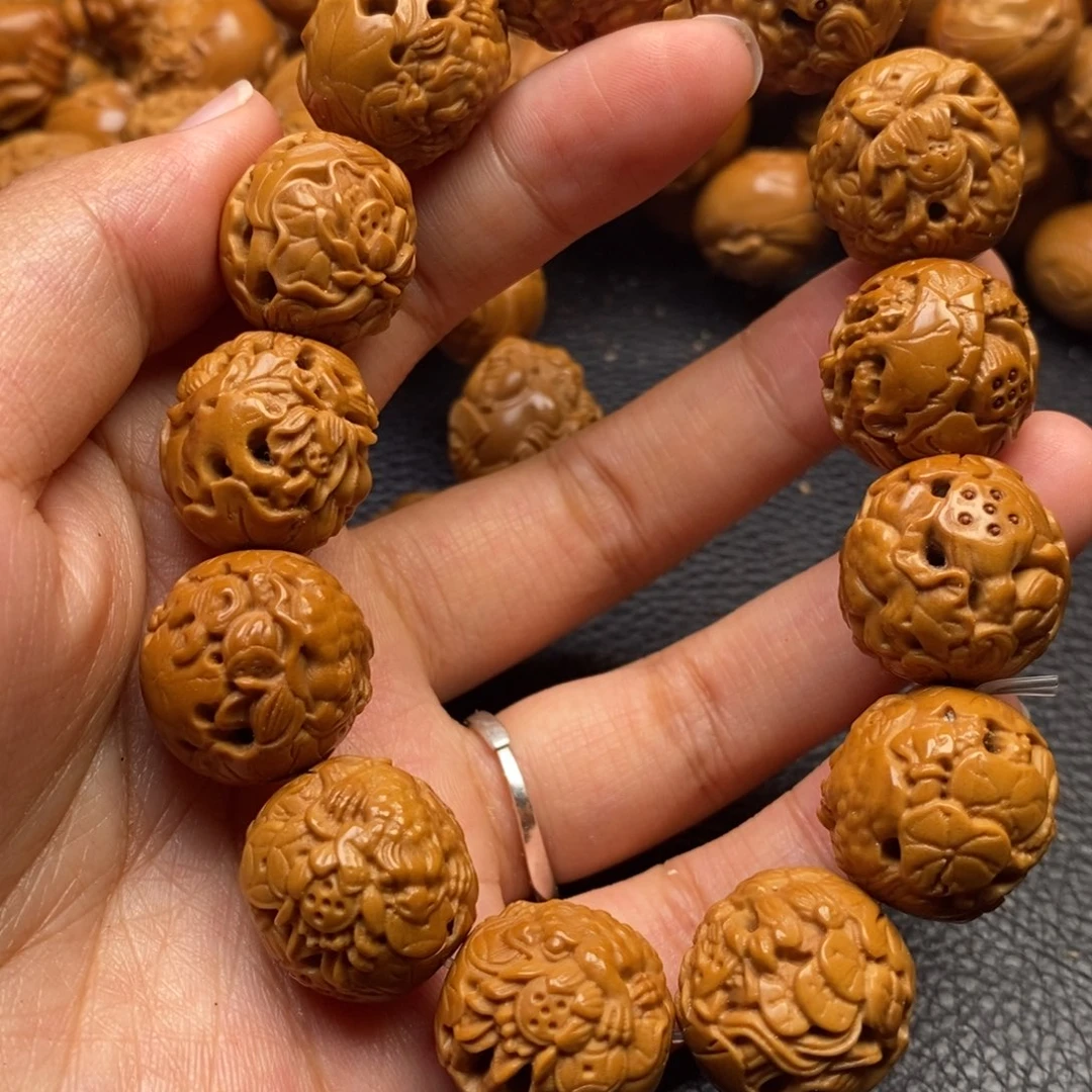 手串橄榄核镂空金蟾