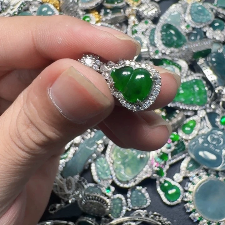 翡翠未镶嵌颈饰天然A货翡翠放漏