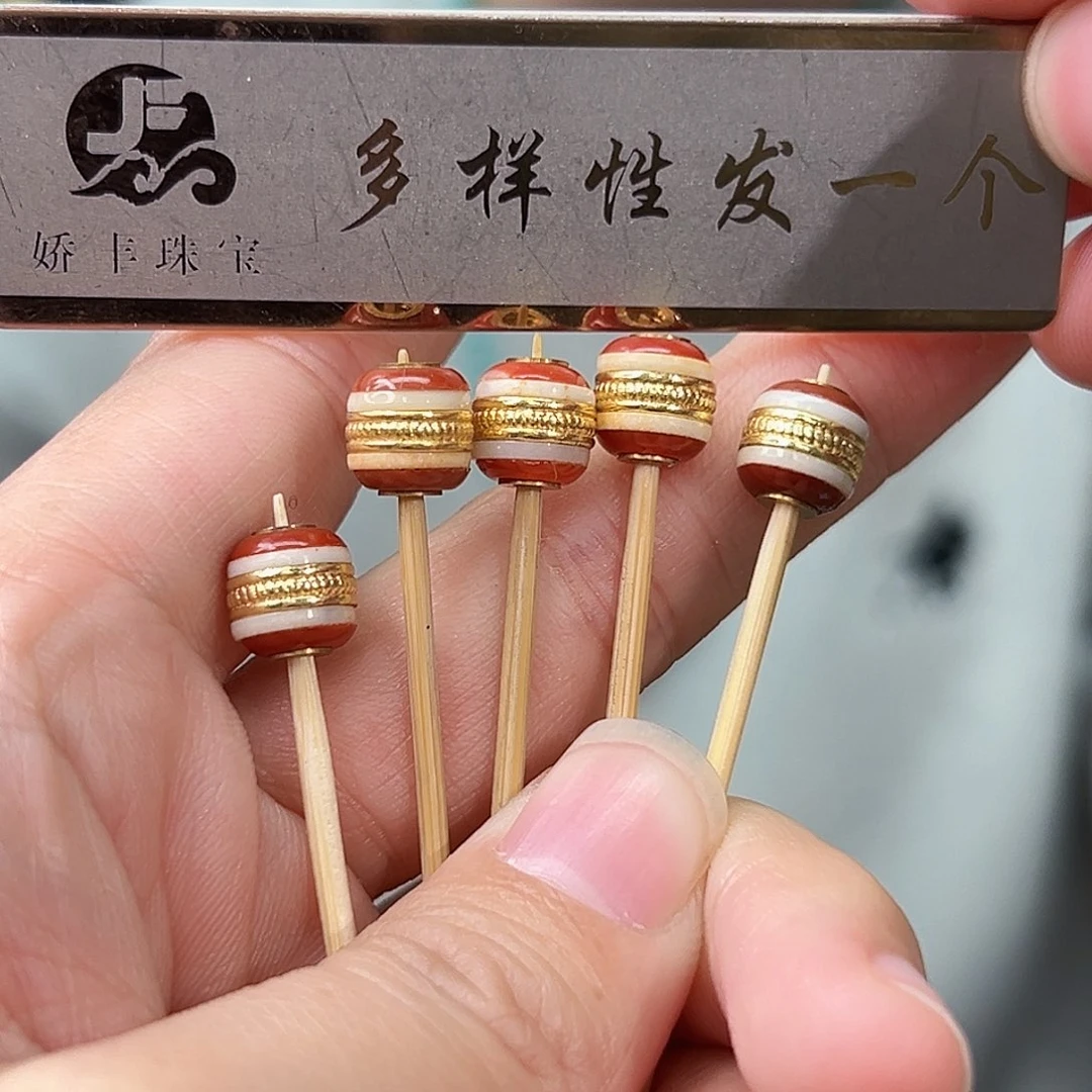 南红玛瑙珠宝奇石未镶嵌发一件，多样性发货