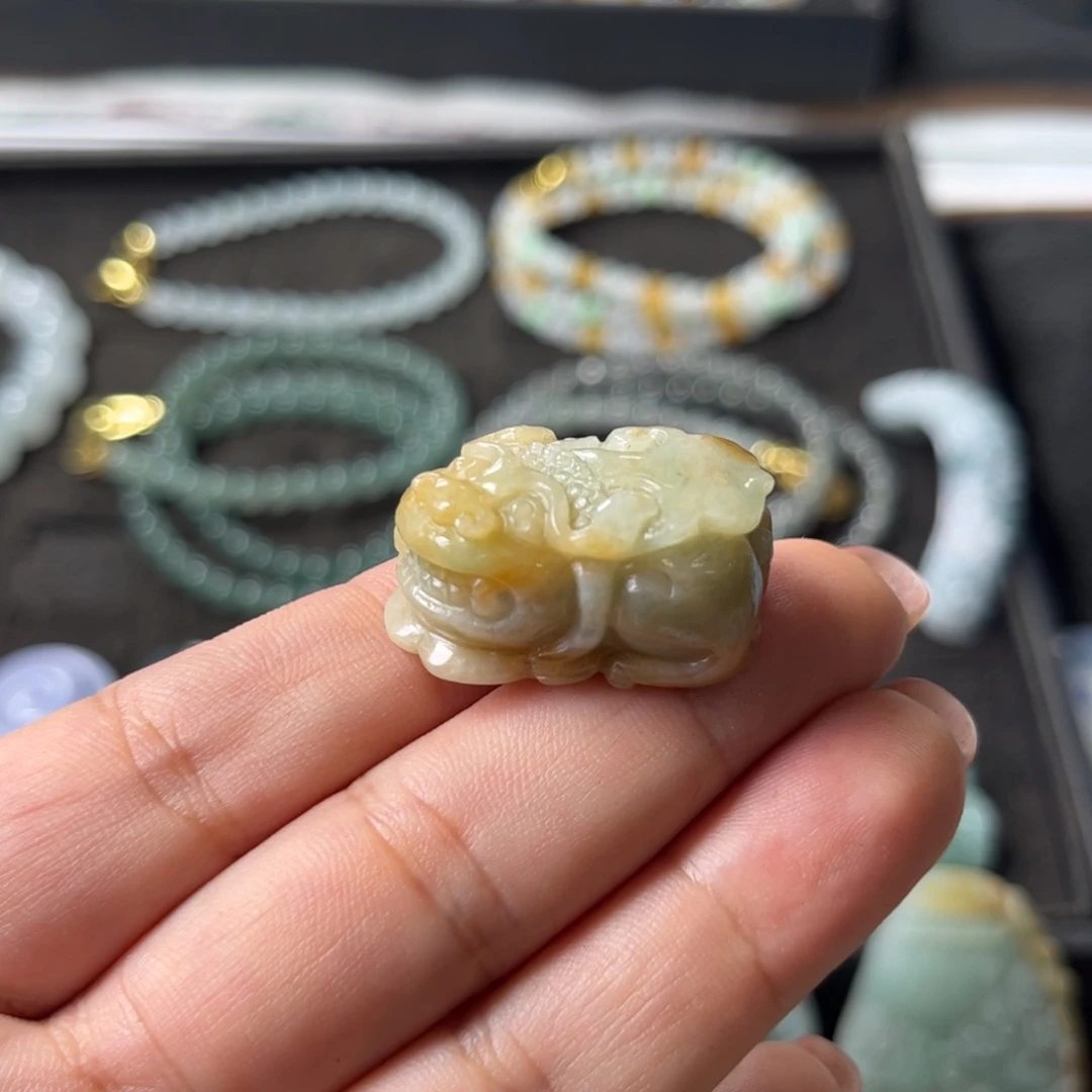 定制翡翠未镶嵌貔貅