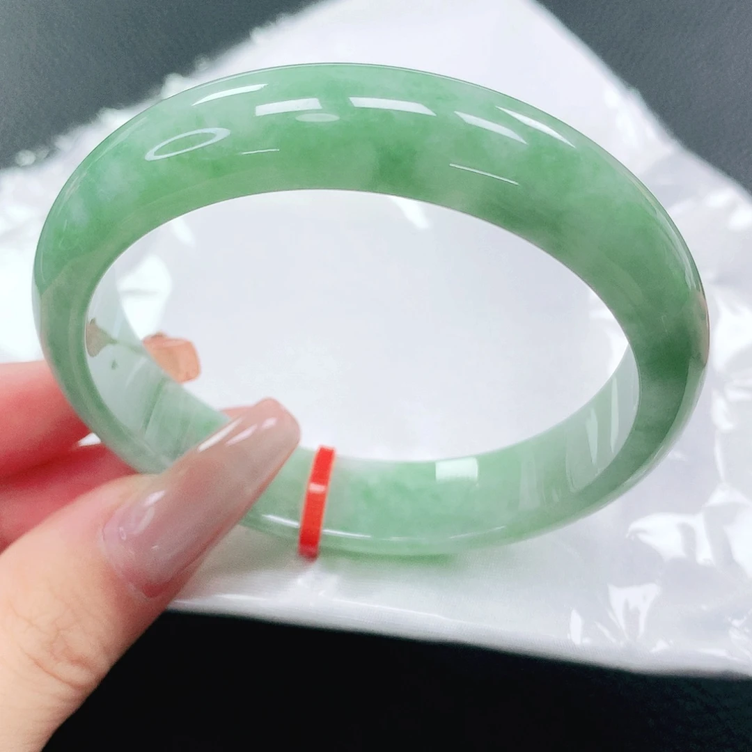 翡翠手镯未镶嵌57圈