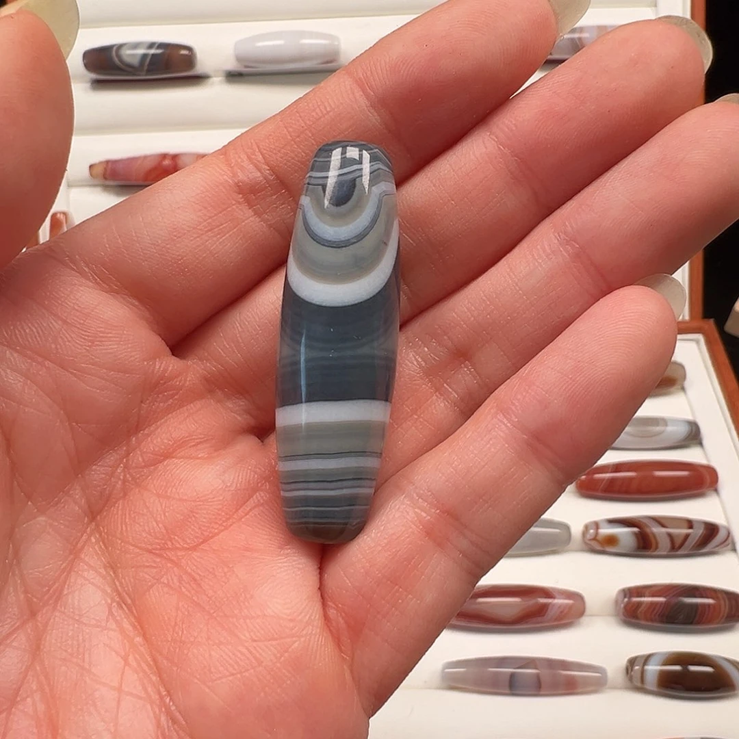 玛瑙/玉髓颈饰未镶嵌?