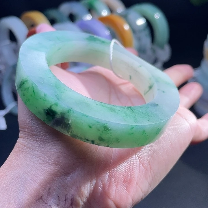 定制翡翠未镶嵌翡翠手镯