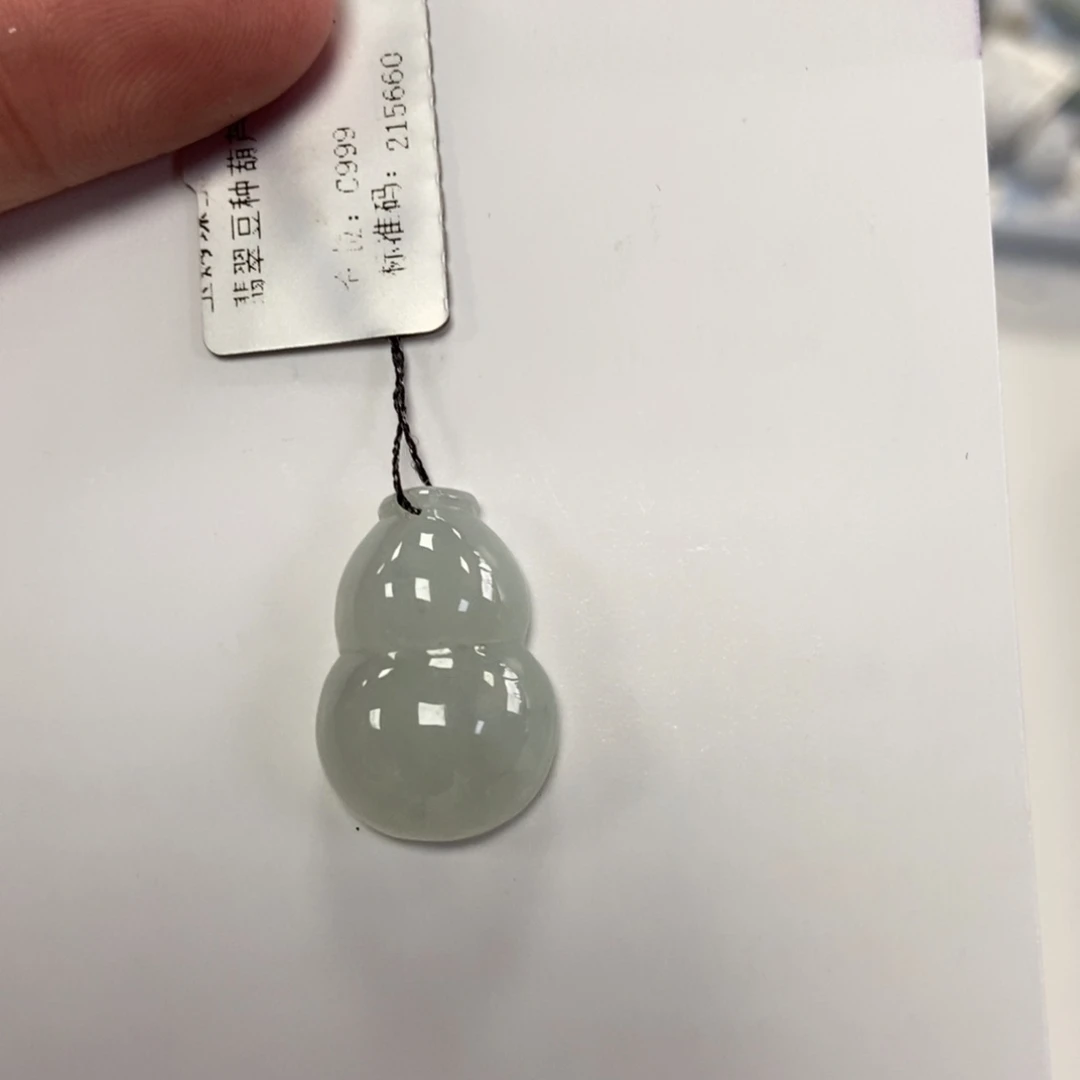 翡翠未镶嵌颈饰葫芦