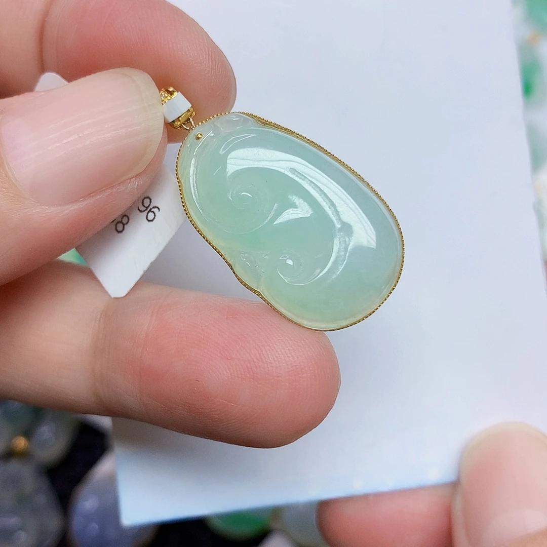 翡翠18K金镶嵌颈饰5678999