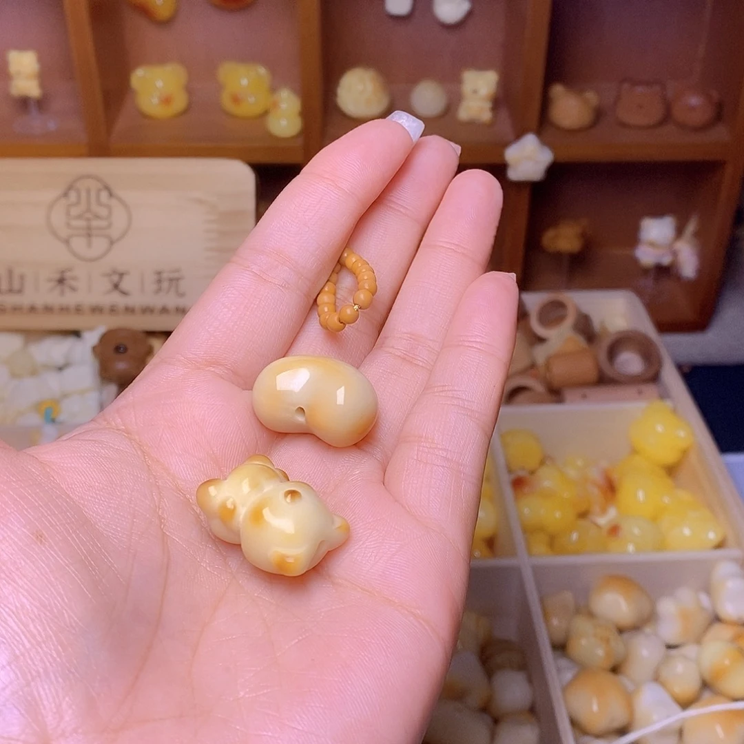 一****猴头核桃吊坠爱心小熊提溜