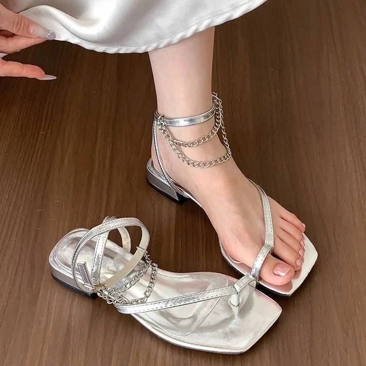 时尚新款夏季方头套趾凉鞋女仙女风配裙子沙滩凉鞋一字带单鞋女