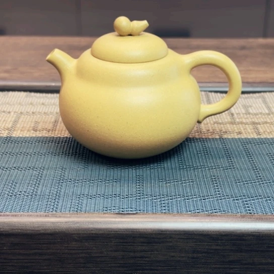 茶壶紫砂黄龙山原矿大水潭本绿半手工（160 cc）