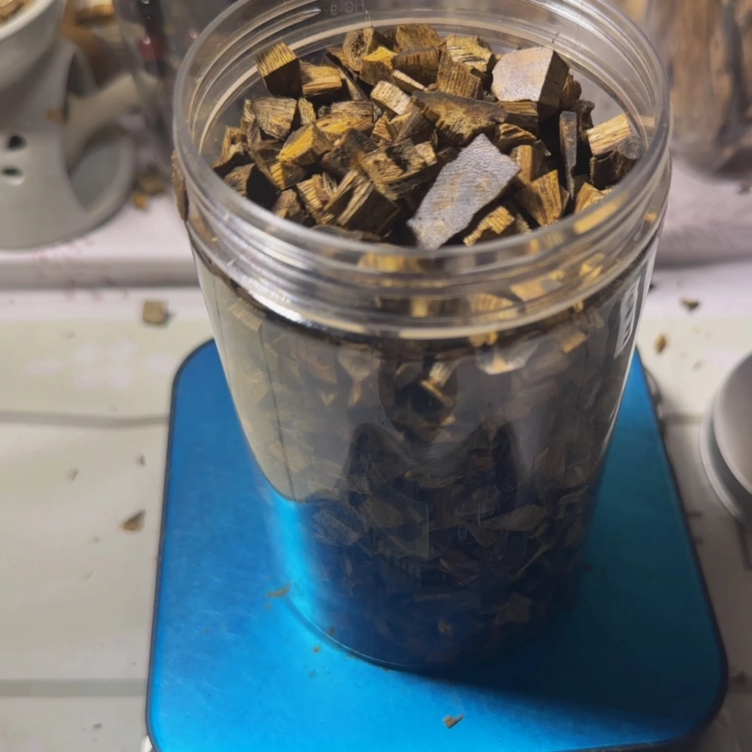 丽***彪沉香碎屑沉香糖结米粒202克