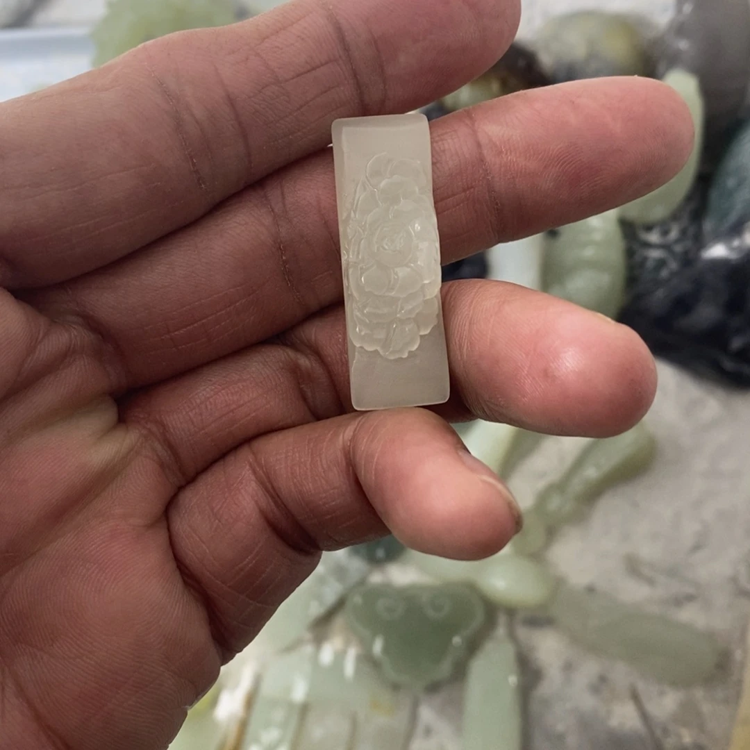 和田玉（糖玉）未镶嵌吊坠(不含链)