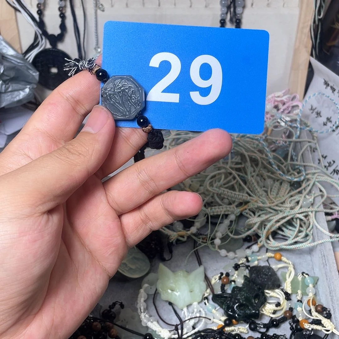 蛇纹石玉颈饰合金