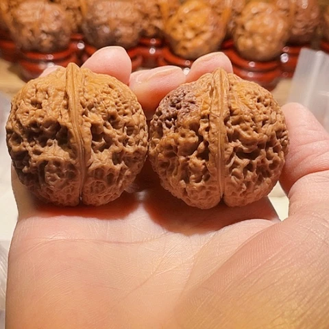 把件文玩核桃水帘绣球带彩磕尖41