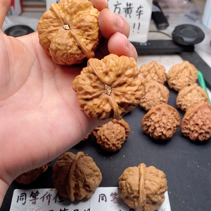文玩核桃蛤蟆头一对
