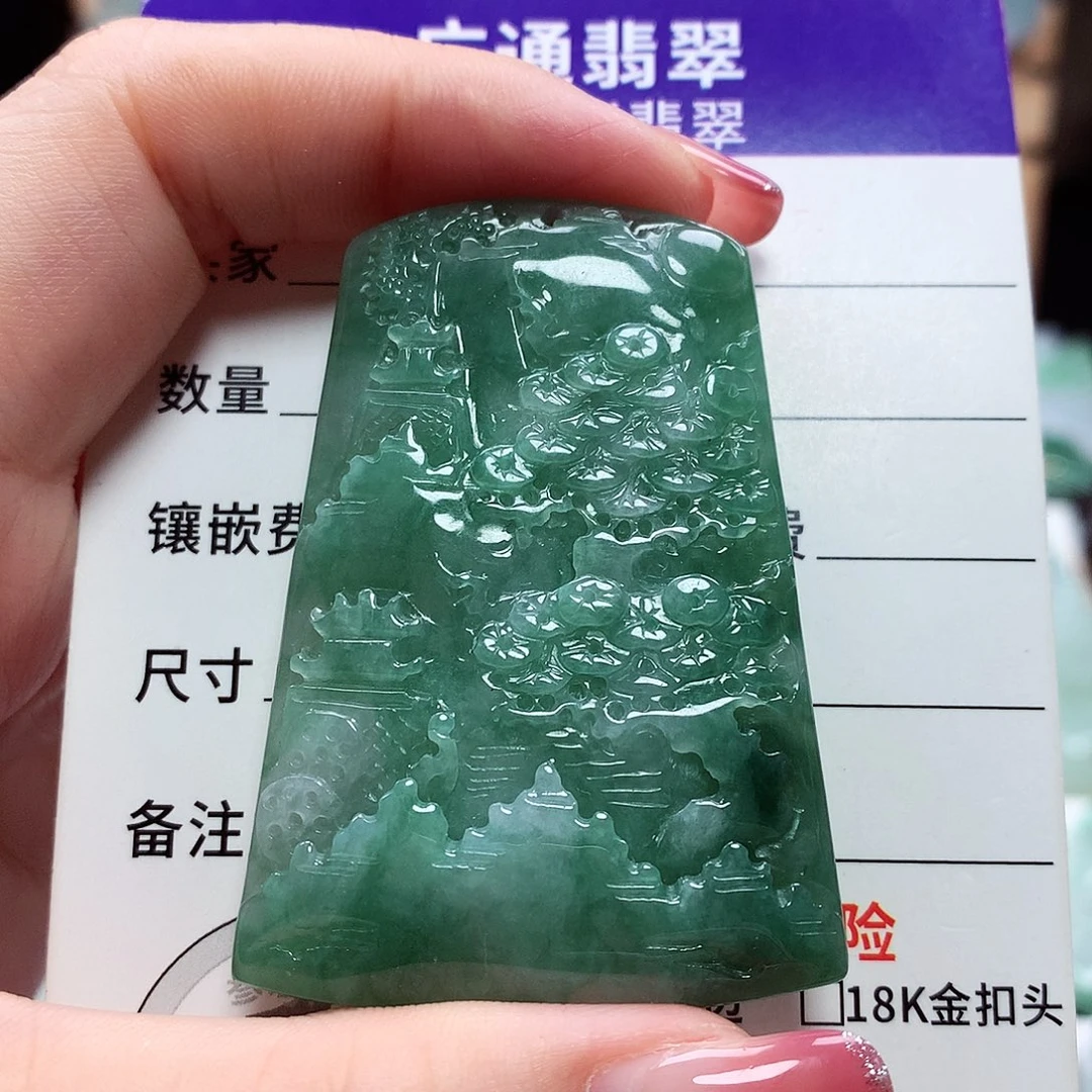 翡翠未镶嵌颈饰山水牌