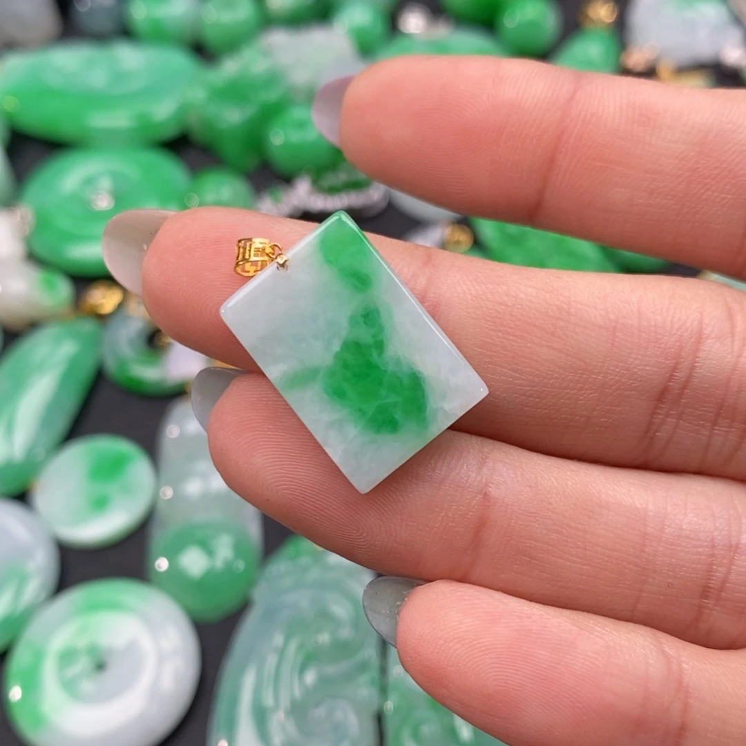 翡翠颈饰18K金镶嵌翡翠