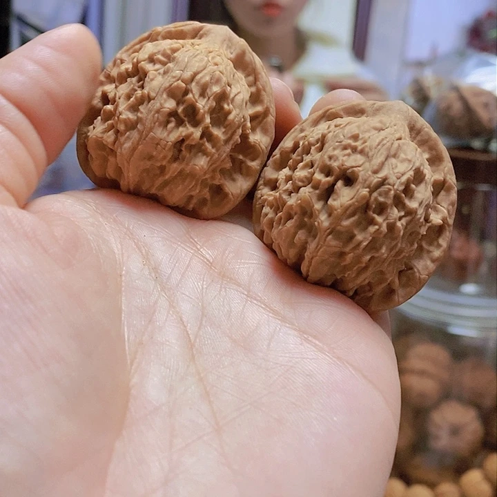 【闪购商品】文玩核桃把件40红狮子
