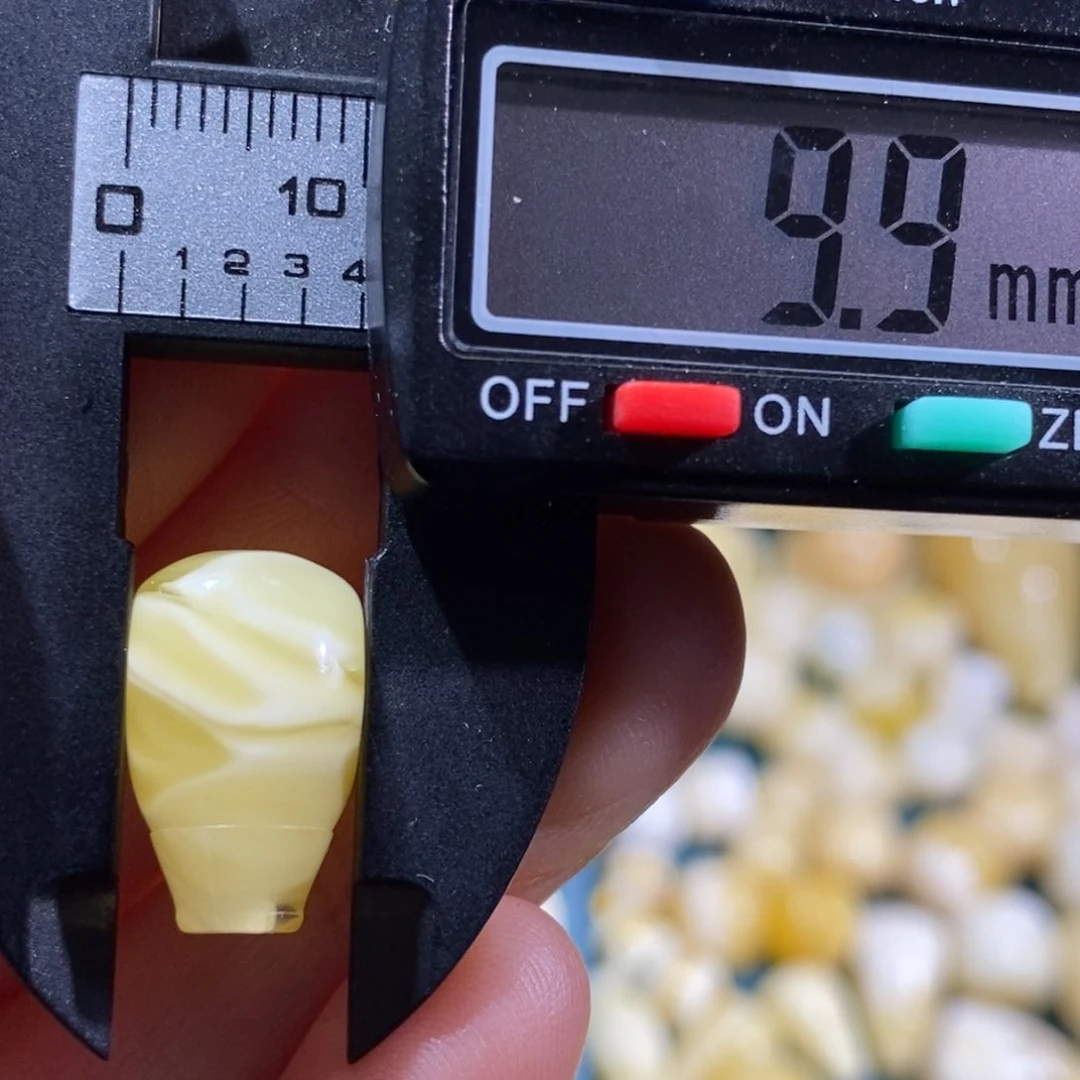 蜜蜡裸石未镶嵌配饰