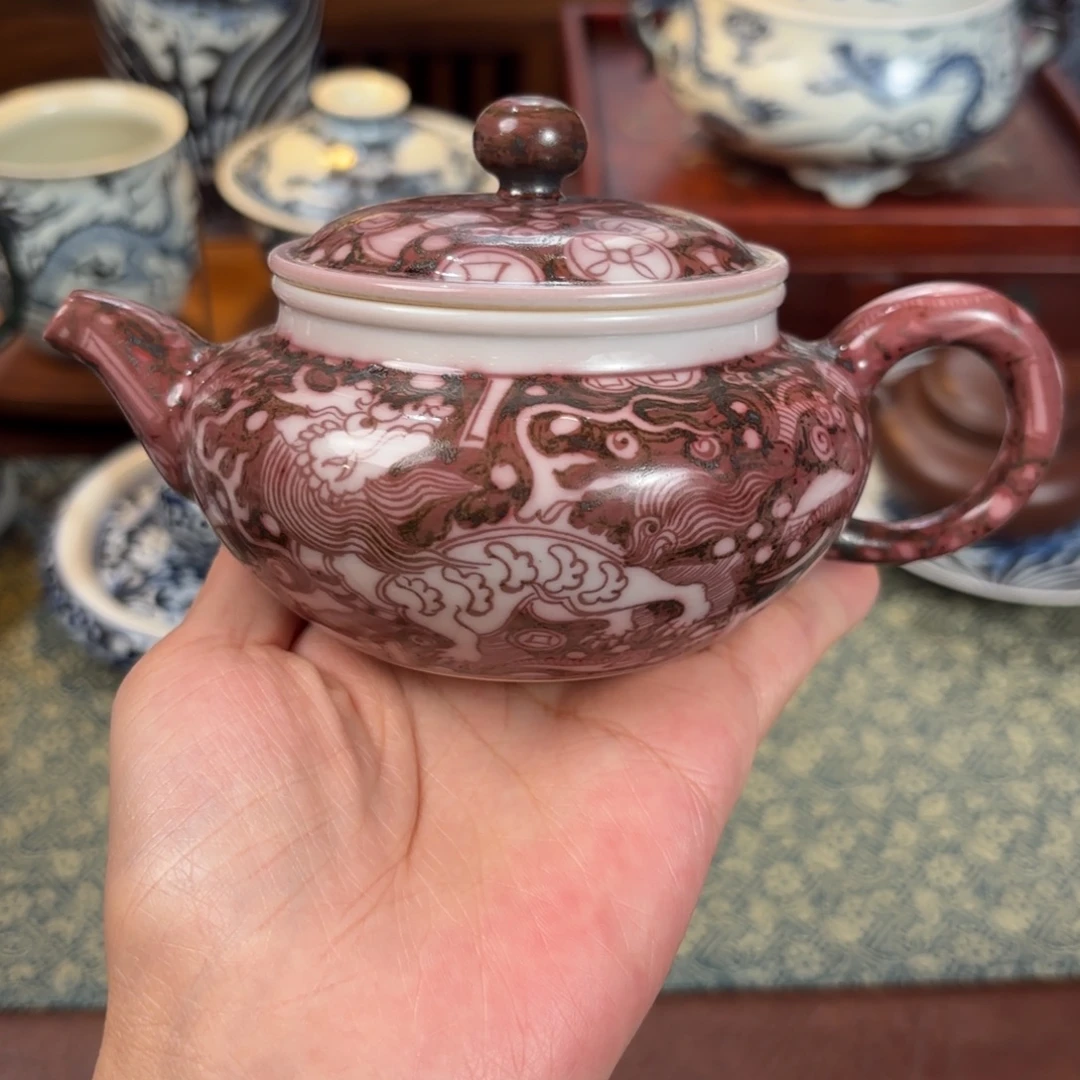 陶釉里红瑞兽壶博陵造物