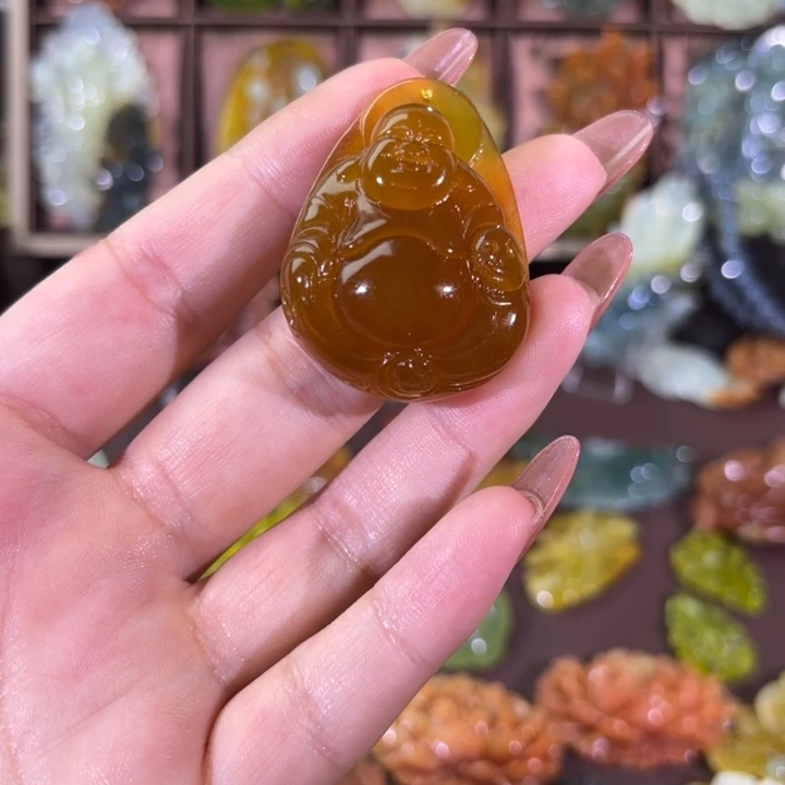 未镶嵌蛇纹石玉颈饰淳***?随机发