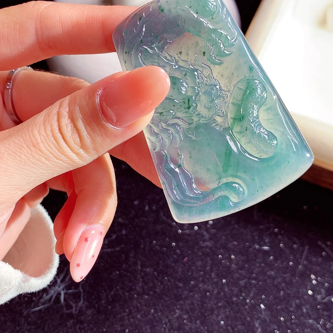 颈饰未镶嵌翡翠天然