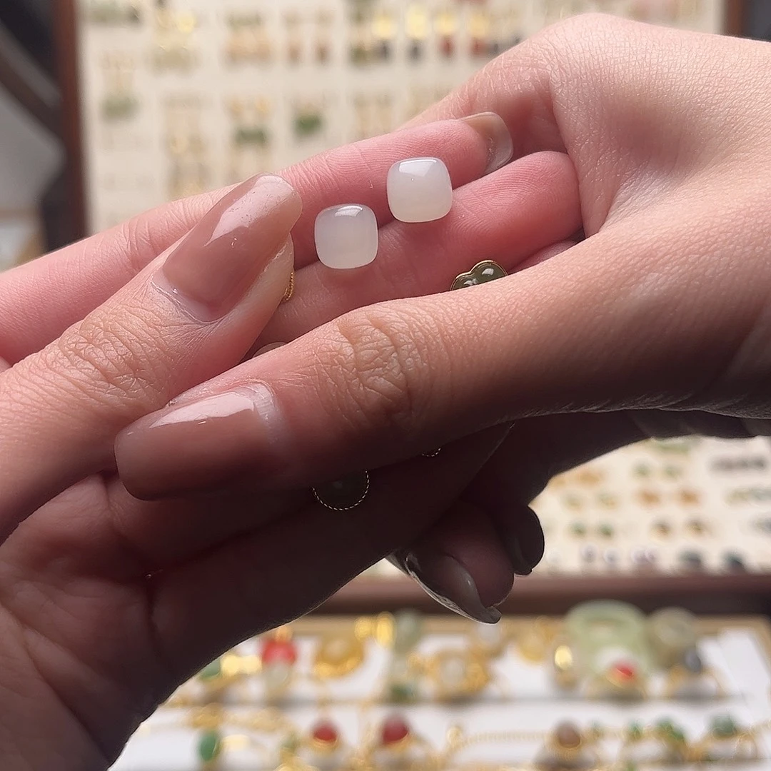 和田玉未镶嵌耳饰