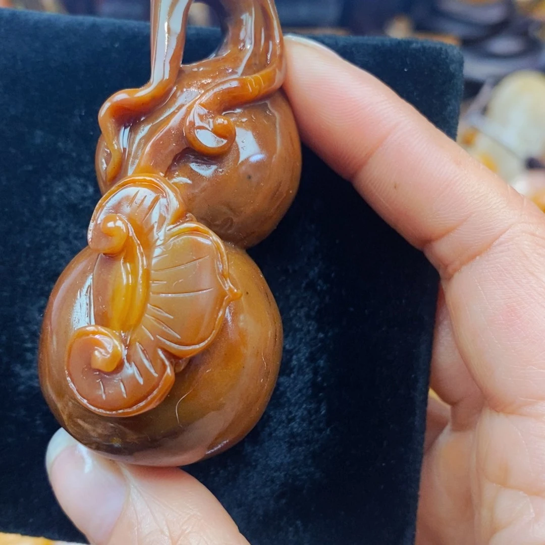 未镶嵌石英质玉（黄龙玉）颈饰