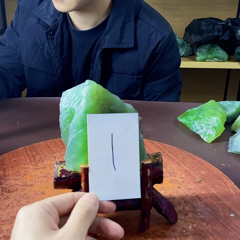 【闪购商品】蛇纹石玉岫玉原石未镶嵌健**?