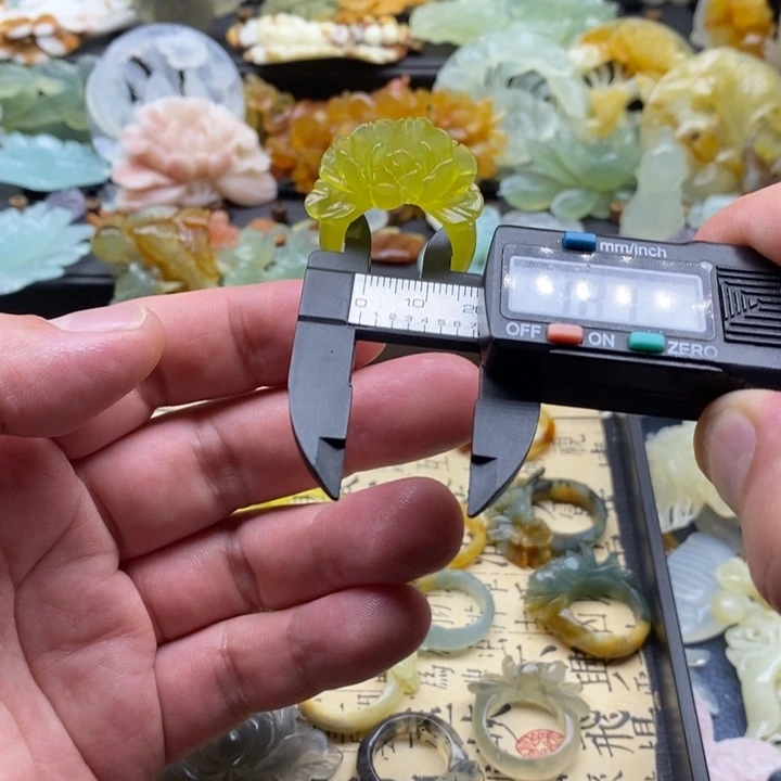 蛇纹石玉合金颈饰