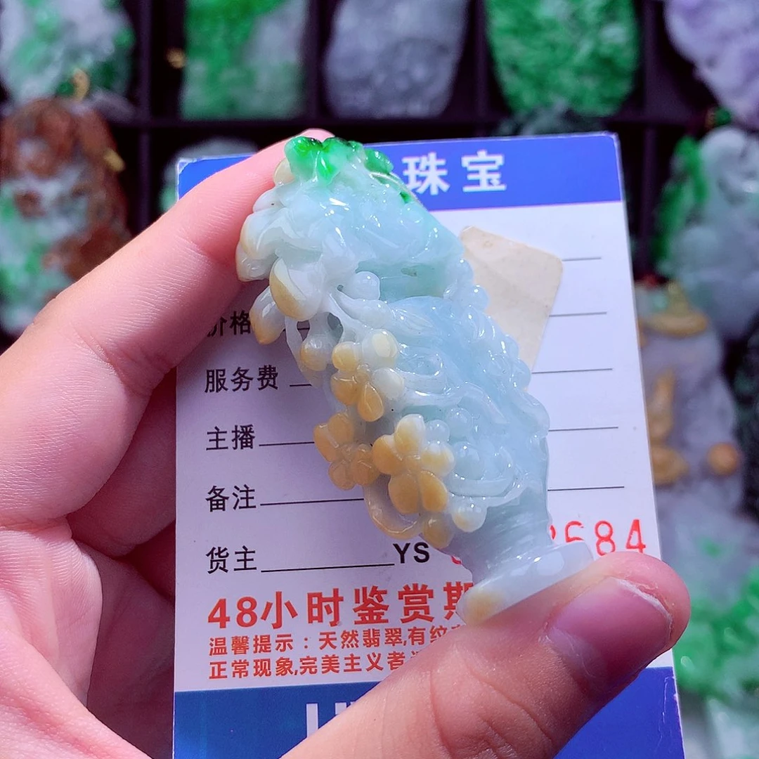 翡翠未镶嵌颈饰挂件