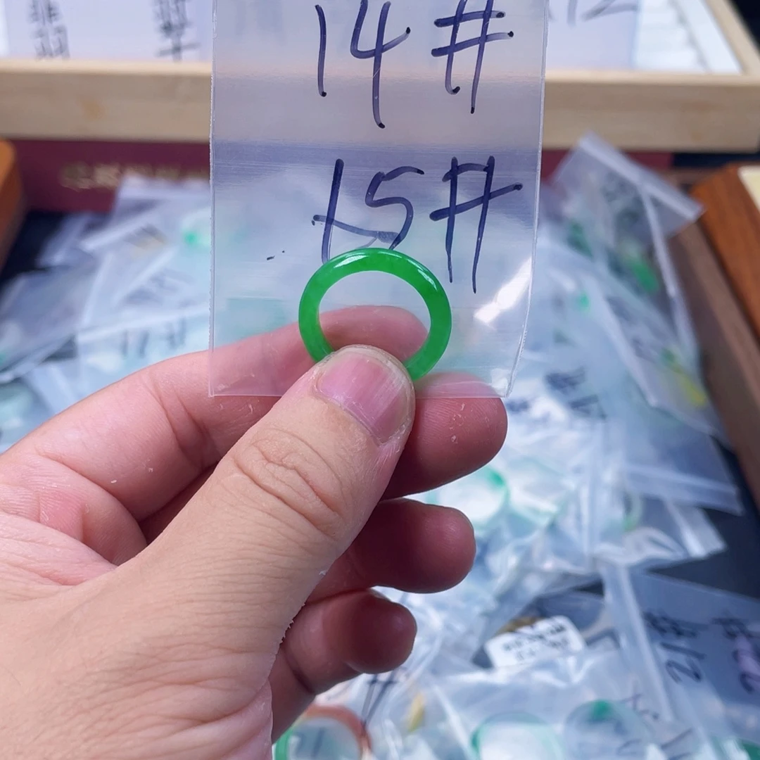 翡翠未镶嵌戒指00