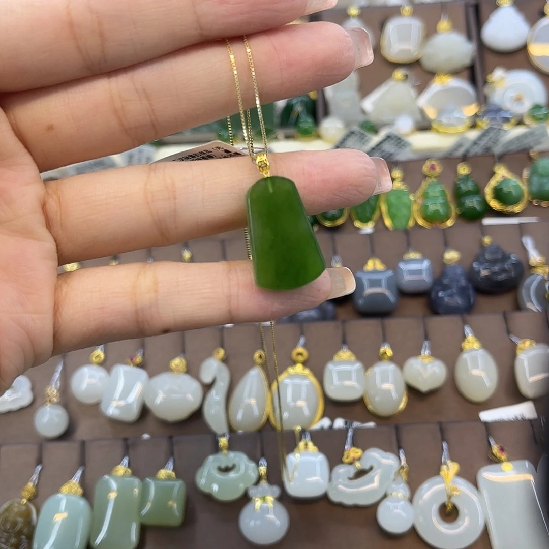 和田玉18K金镶嵌吊坠(赠链)