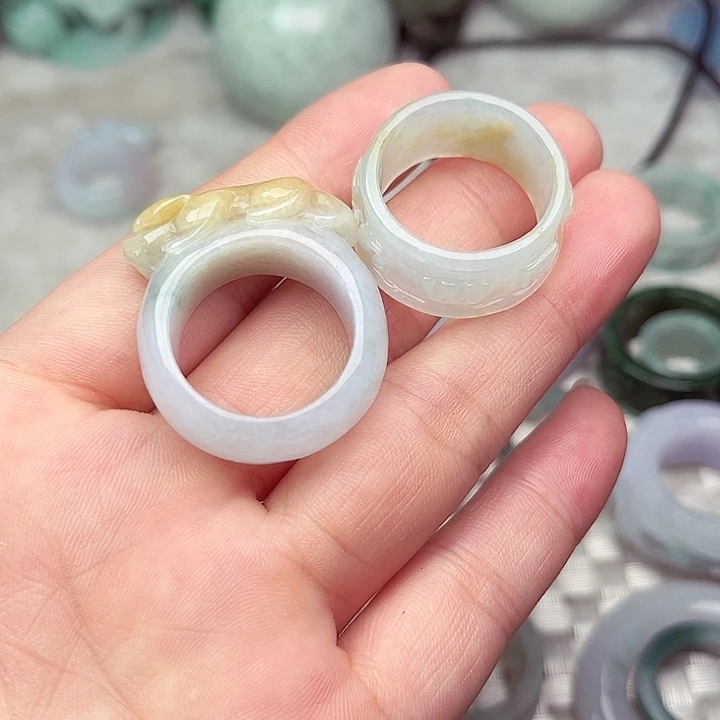 未镶嵌挂件翡翠大**?翡翠