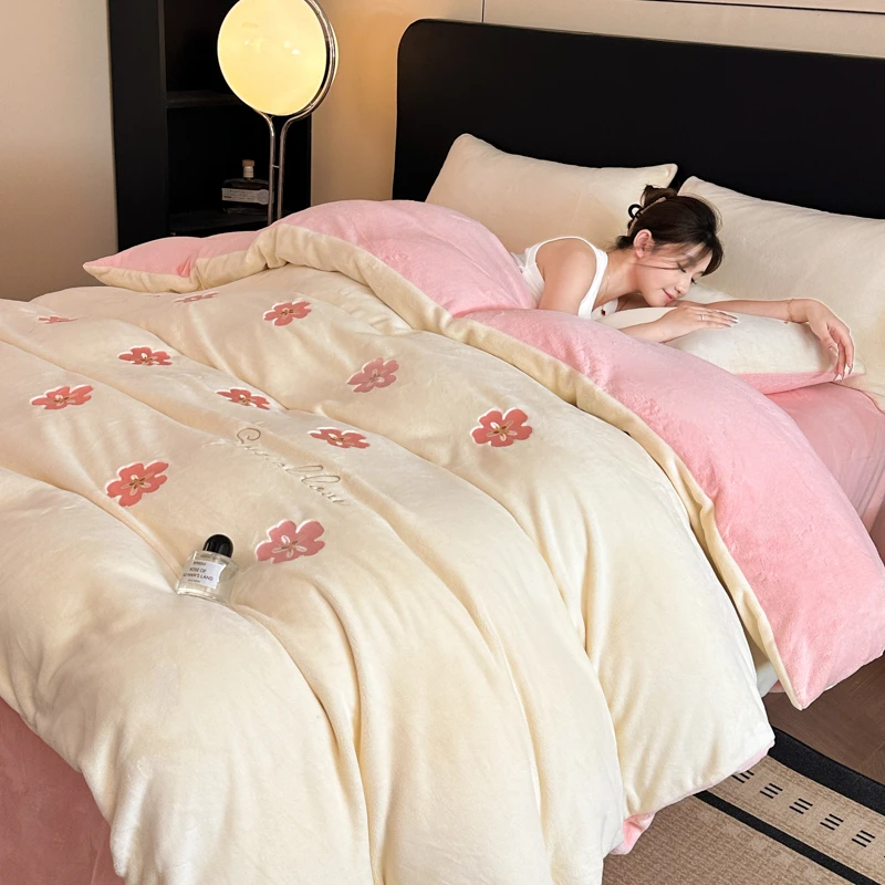 简约风四件套轻奢柔滑加绒加厚牛奶绒刺绣加厚被罩床上用品